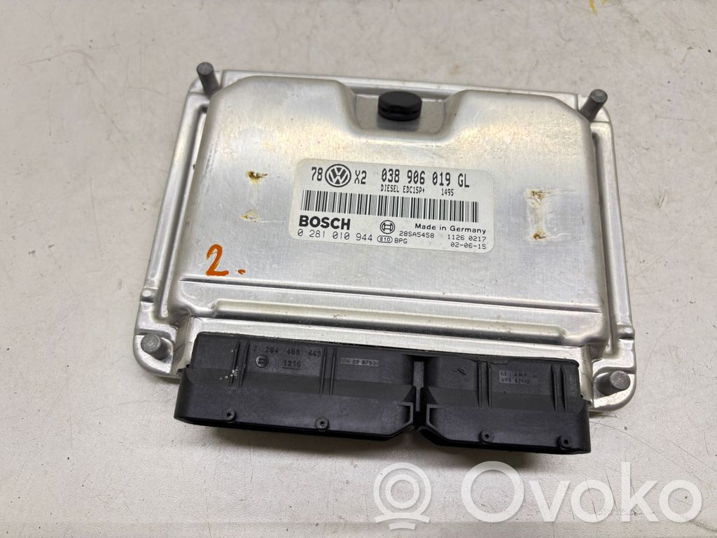 Volkswagen PASSAT B5.5 Engine control unit/module 