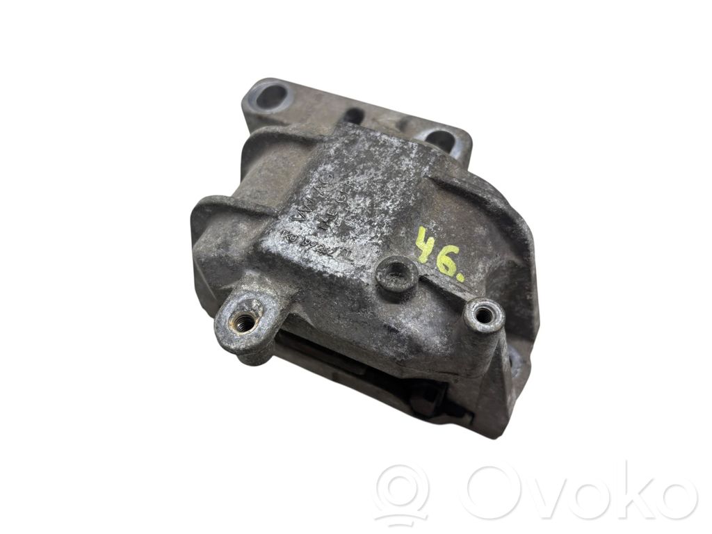 Skoda Octavia Mk2 (1Z) Engine mount bracket 