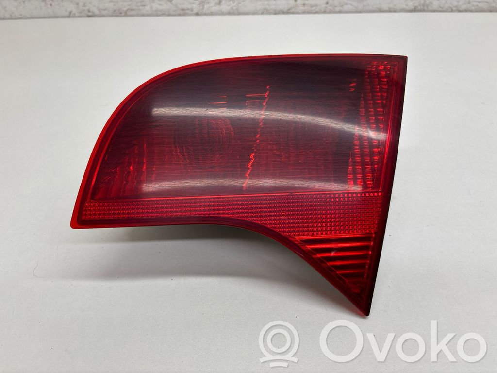 Audi A4 S4 B7 8E 8H Lampy tylnej klapy bagażnika 