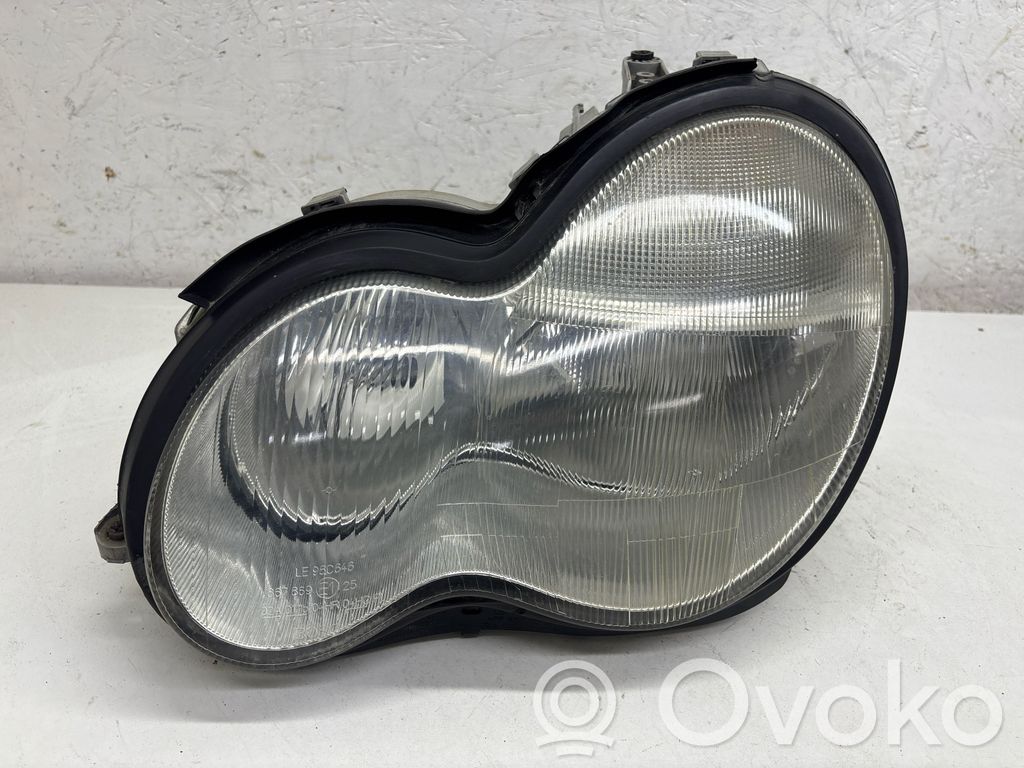 Mercedes-Benz C W203 Lampa przednia 