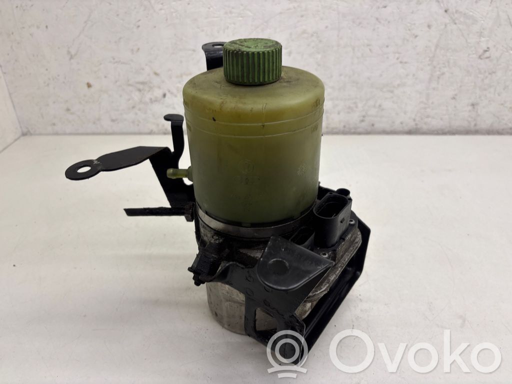Volkswagen Polo Ohjaustehostimen pumppu 
