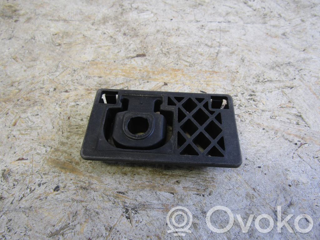 Volvo V60 Radiator mount bracket 