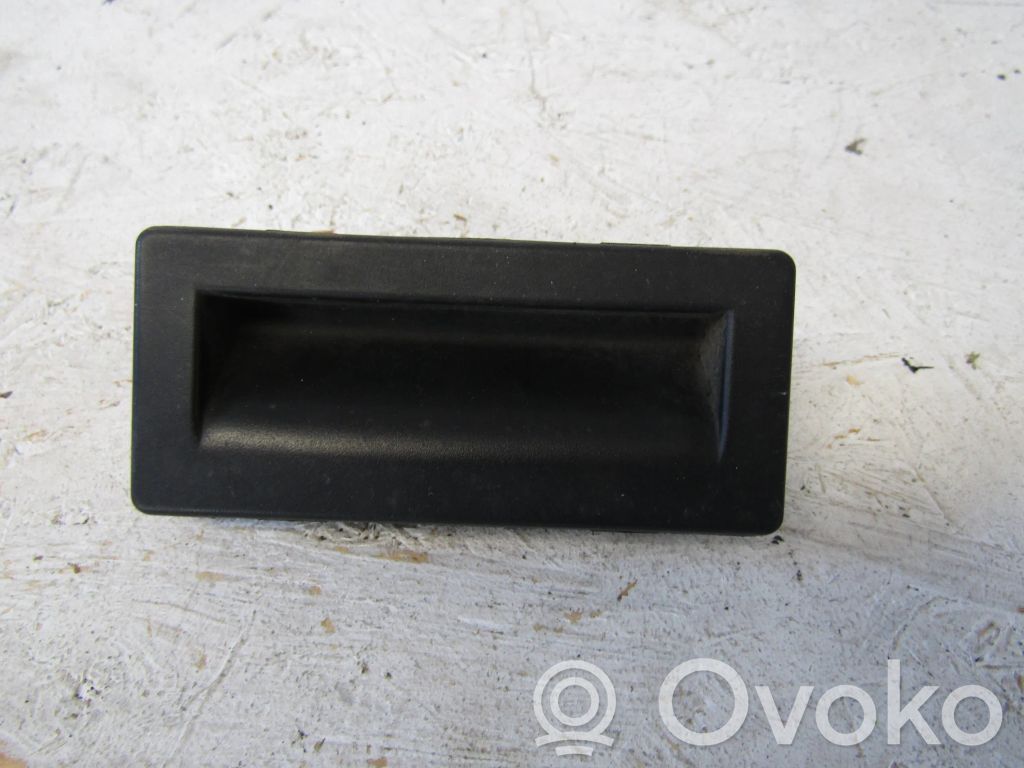 Radiator support slam panel bracket   3V0827566
