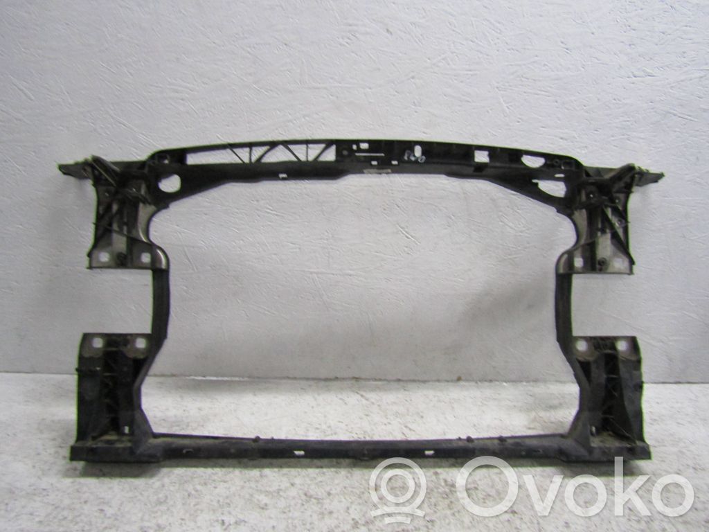 Audi A4 S4 B9 Radiatorių panelė 