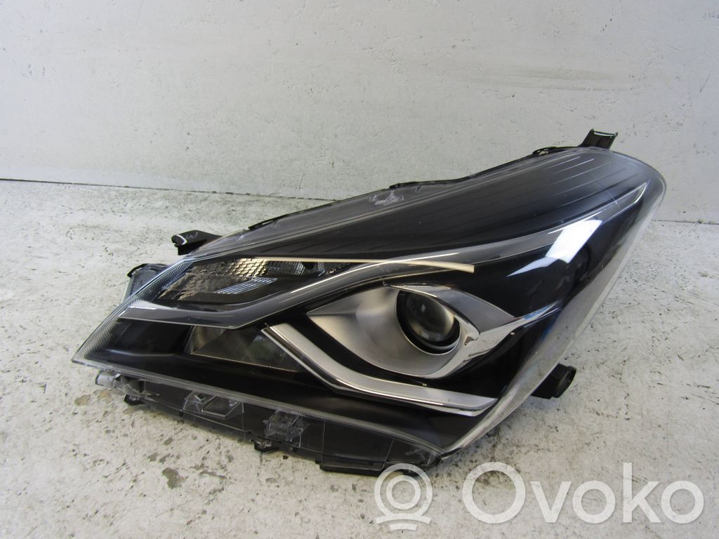 Toyota Yaris Lampa przednia 
