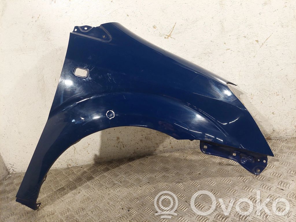 Toyota Corolla Verso AR10 Sparnas 
