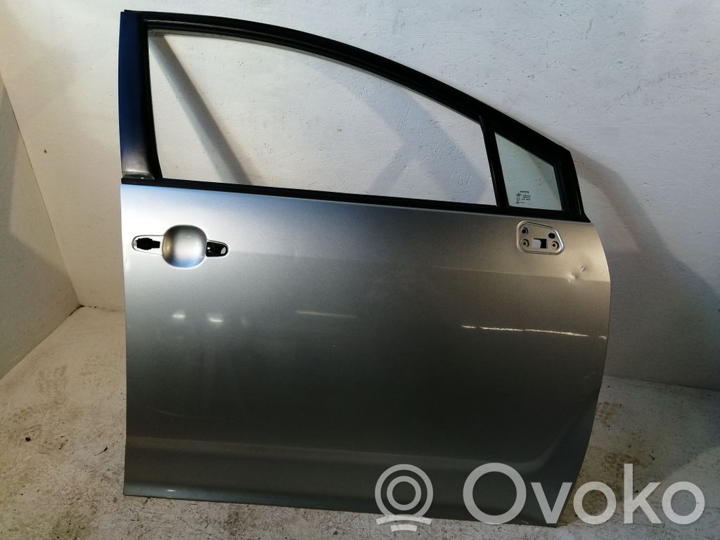 Toyota Corolla Verso AR10 Priekinės durys 