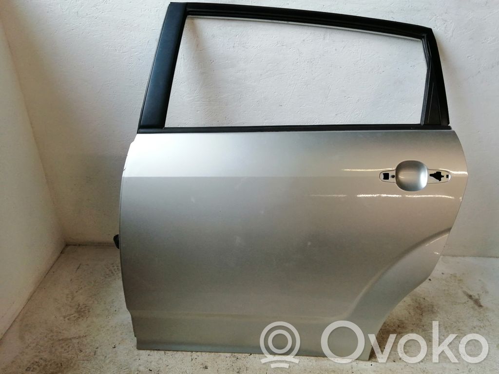 Toyota Corolla Verso AR10 Puerta trasera 