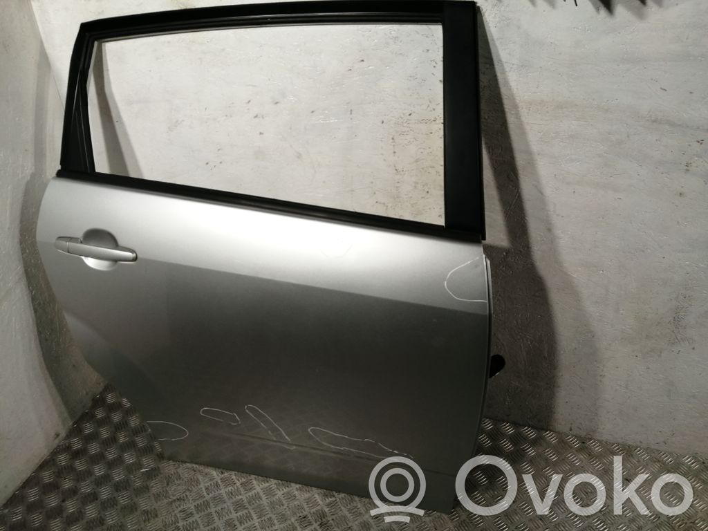 Toyota Corolla Verso AR10 Galinės durys 