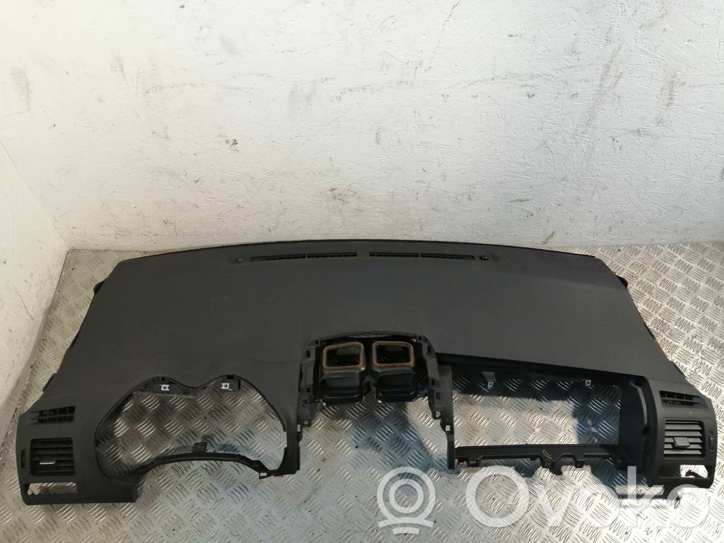 Toyota Auris 150 Kojelauta 