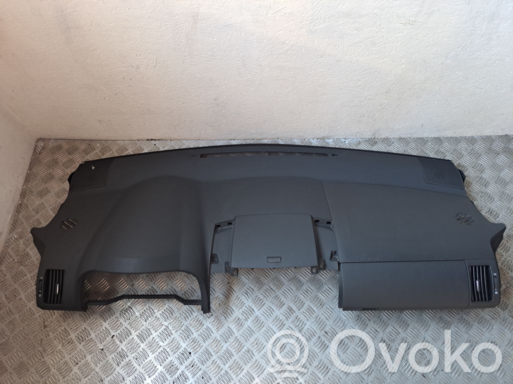 Toyota Corolla Verso AR10 Panelė 