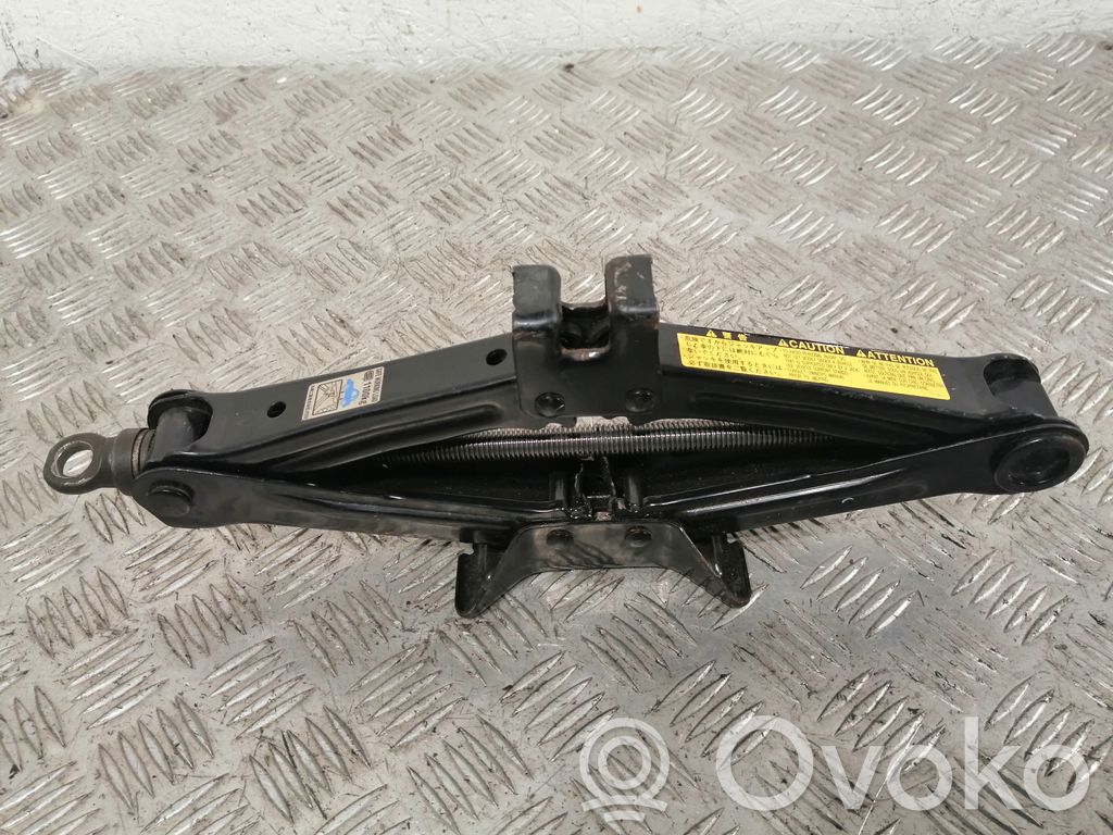 Toyota Corolla Verso AR10 Gato 