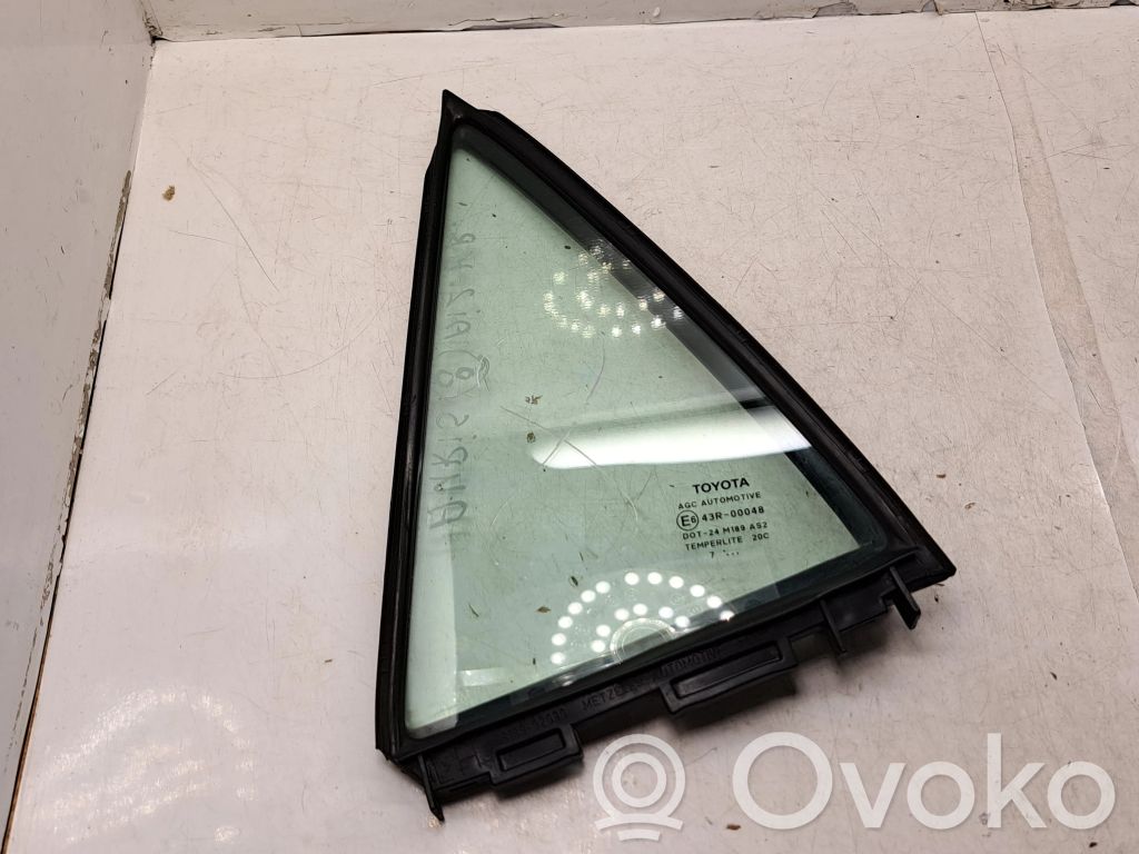 Ventanilla de ventilación de la puerta trasera   6812402170,6818902090