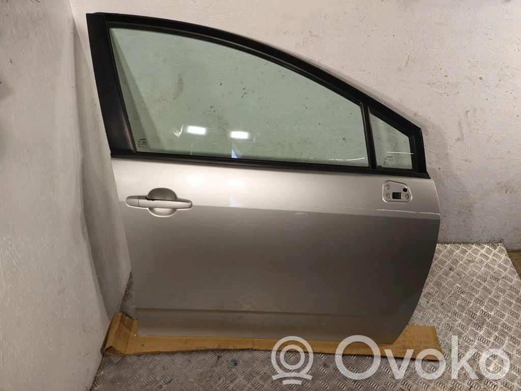 Toyota Corolla Verso AR10 Priekinės durys 