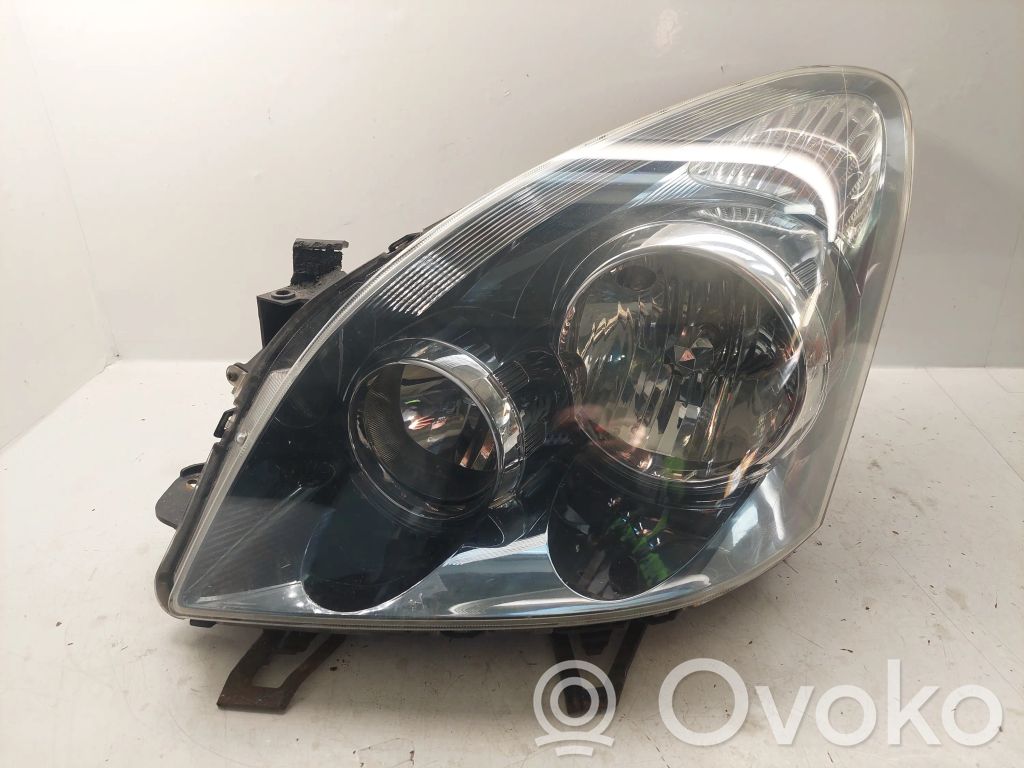 Toyota Corolla Verso AR10 Phare frontale 