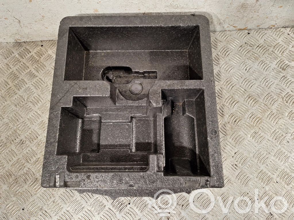Toyota Auris 150 Tool box 