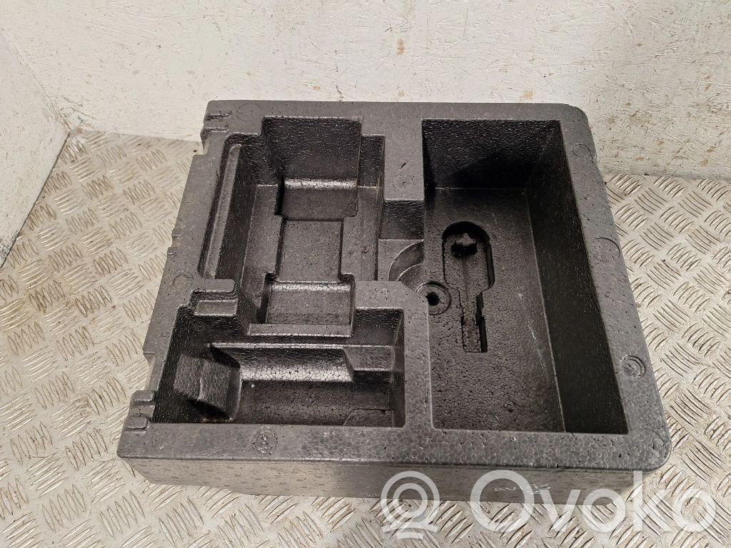 Toyota Auris 150 Tool box 