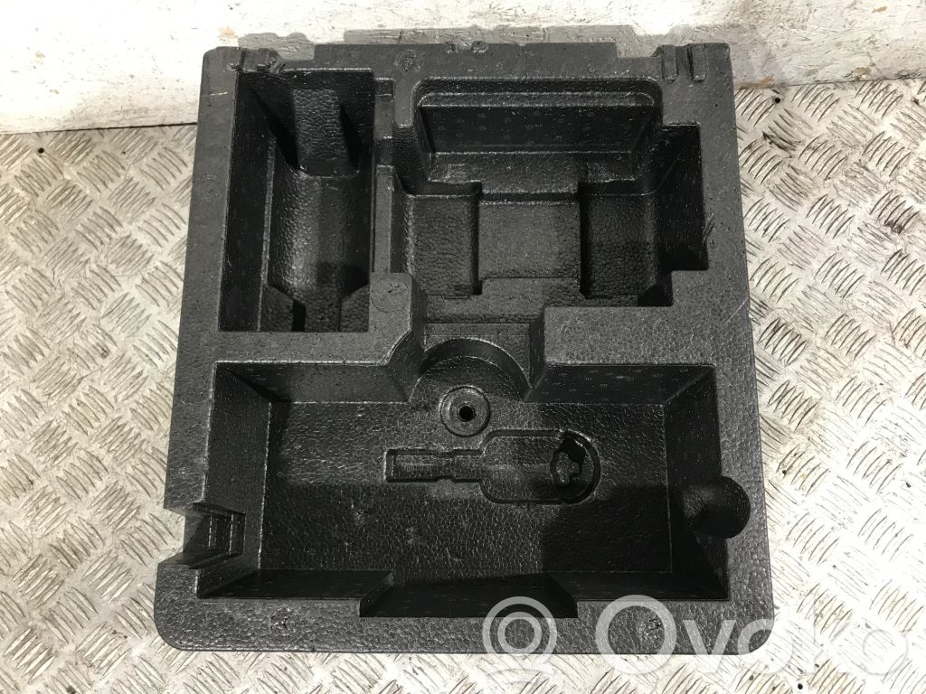 Toyota Auris 150 Tool box 