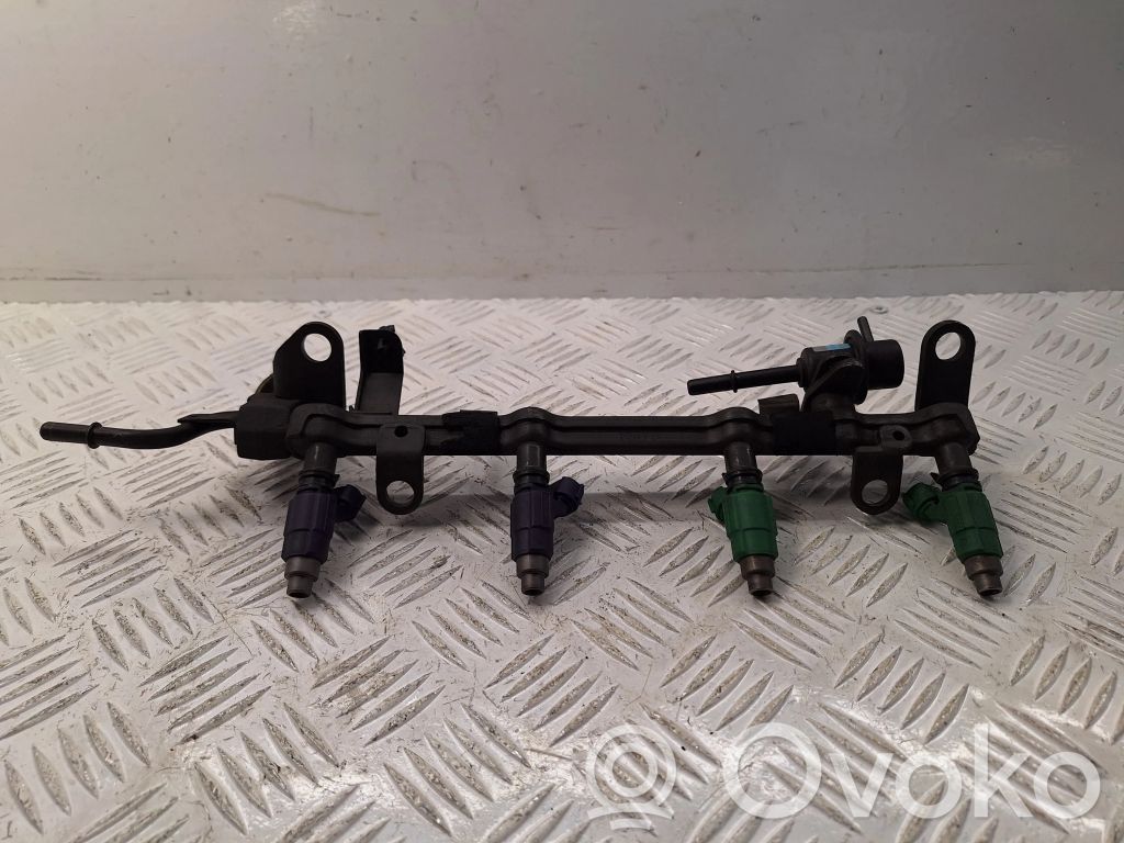 Mazda 323 F Fuel injector 