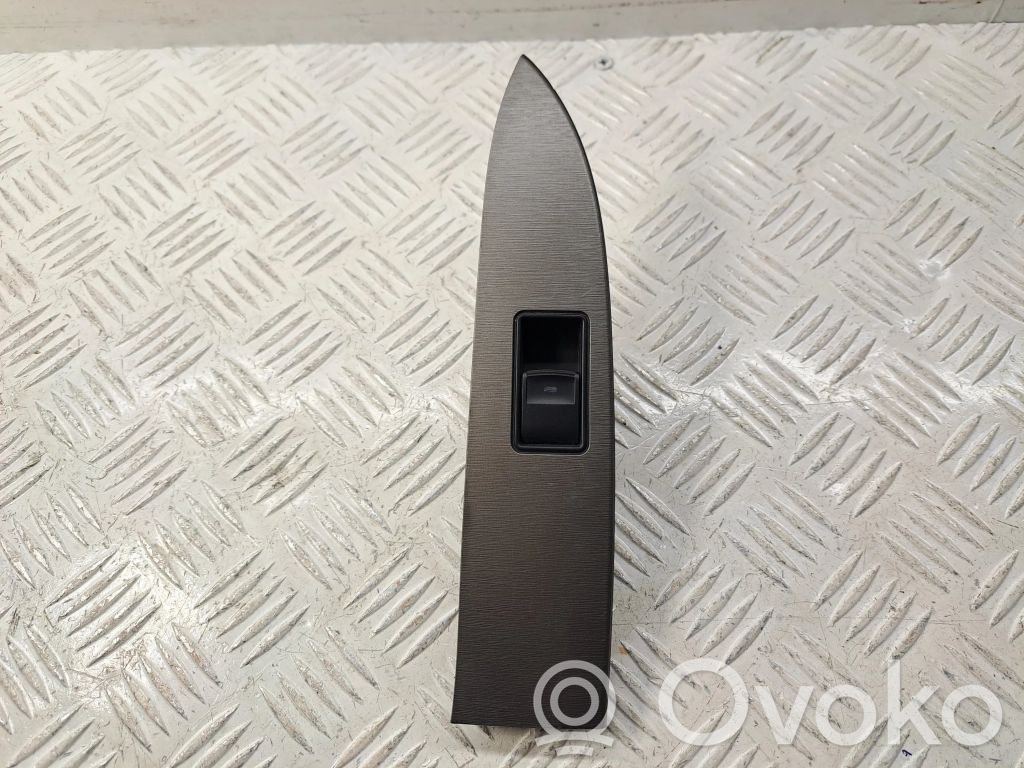 Toyota Avensis T270 Electric window control switch 