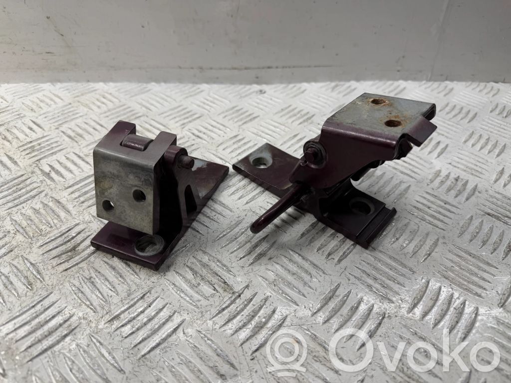 Front door hinge set   4D0831402,4D0831412