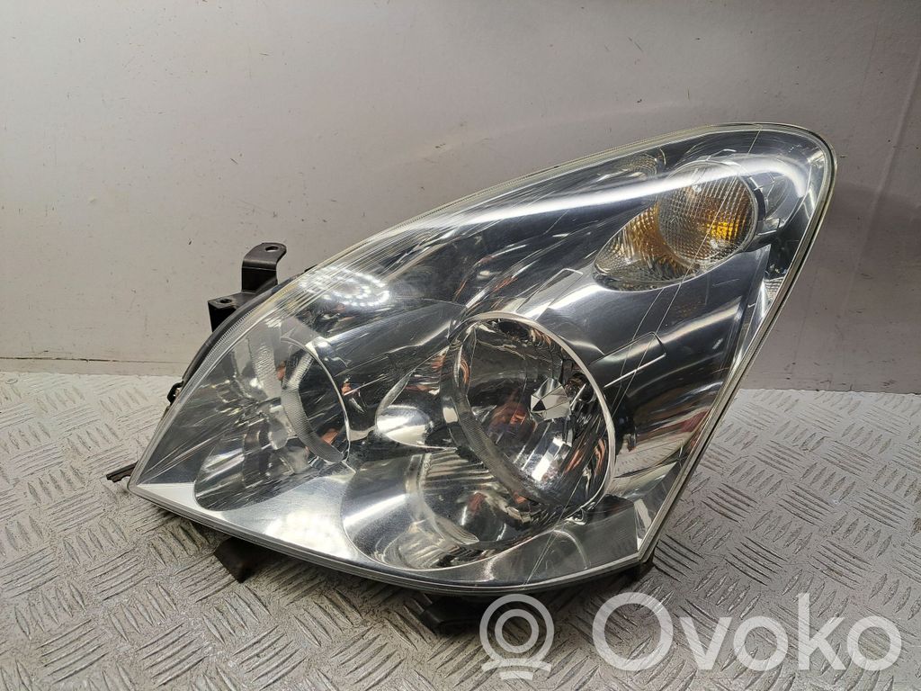 Toyota Corolla Verso AR10 Headlight/headlamp 