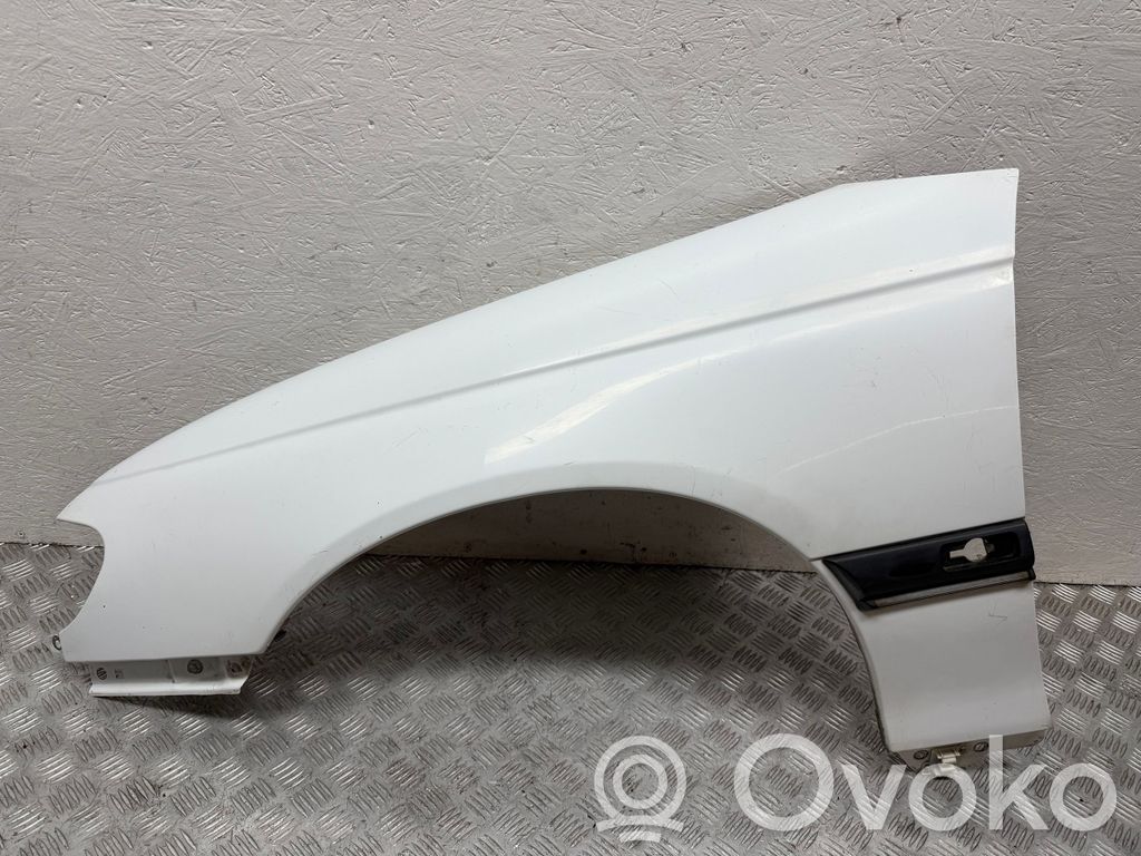 Opel Omega B1 Sparnas 