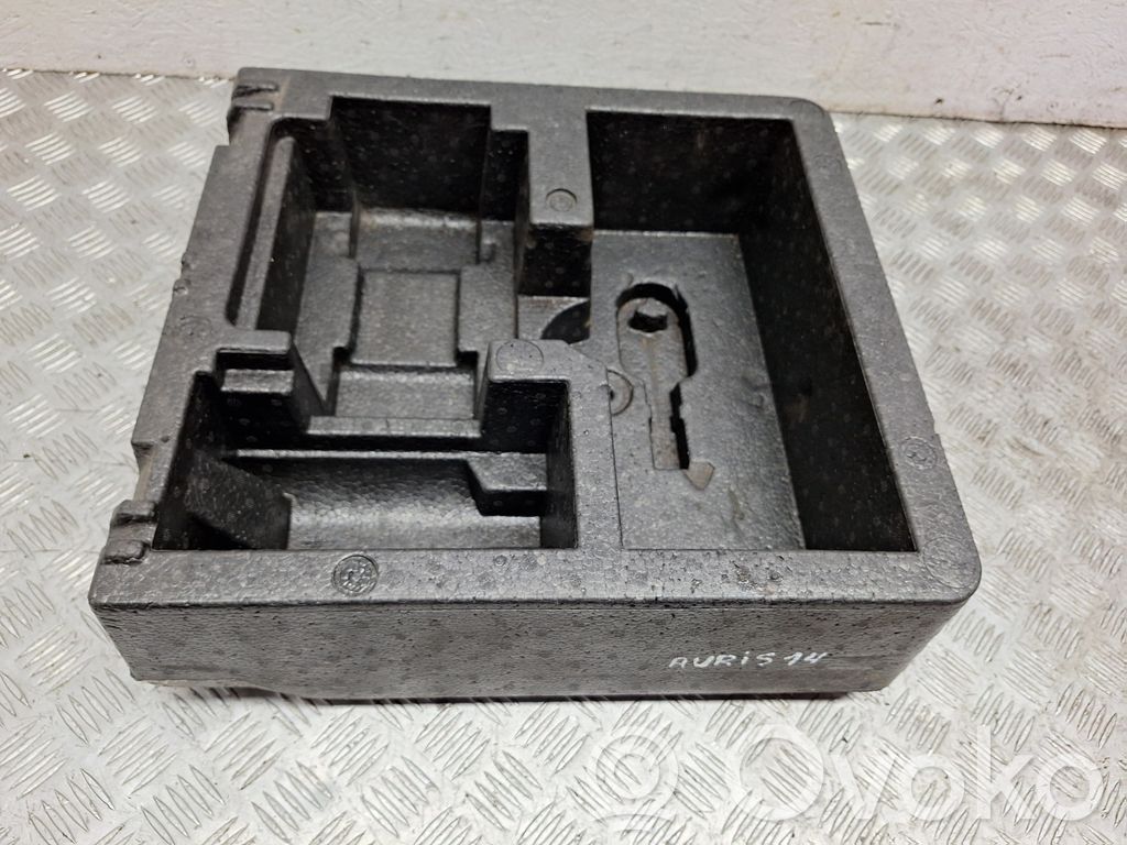 Toyota Auris 150 Tool box 