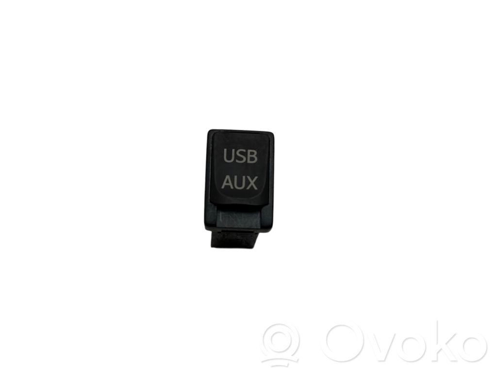 Toyota Auris 150 USB socket connector 