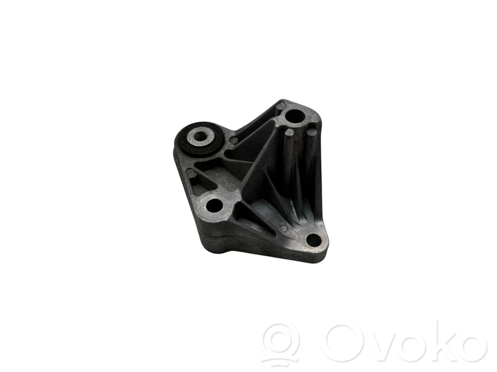 Volvo V40 Gearbox mounting bracket 