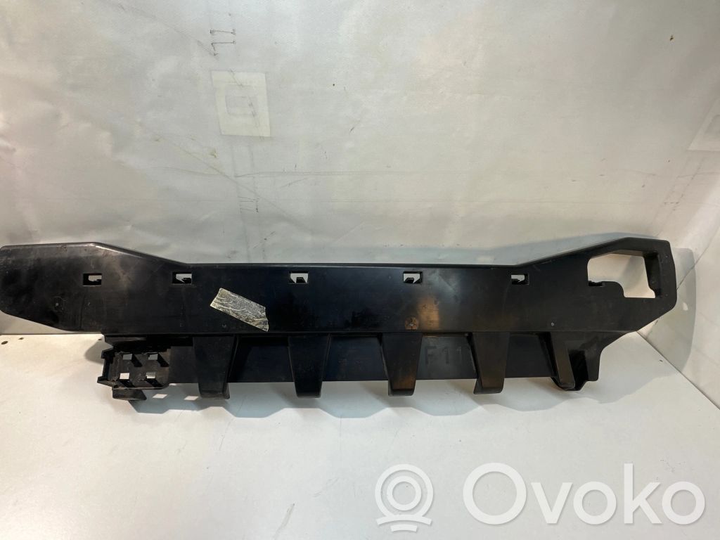 BMW 5 F10 F11 Galinis laikiklis bamperio 