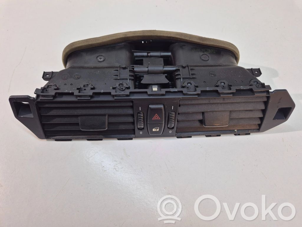 BMW 5 E60 E61 Centrinės oro grotelės 