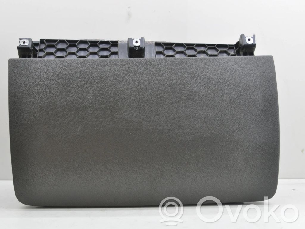 Audi Q7 4L Glove box 