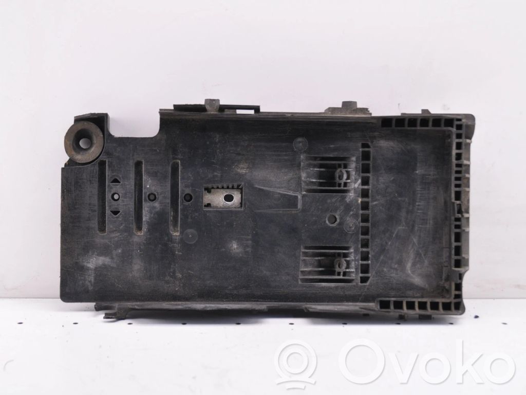 Ford Mondeo MK IV Akumulatora kaste 
