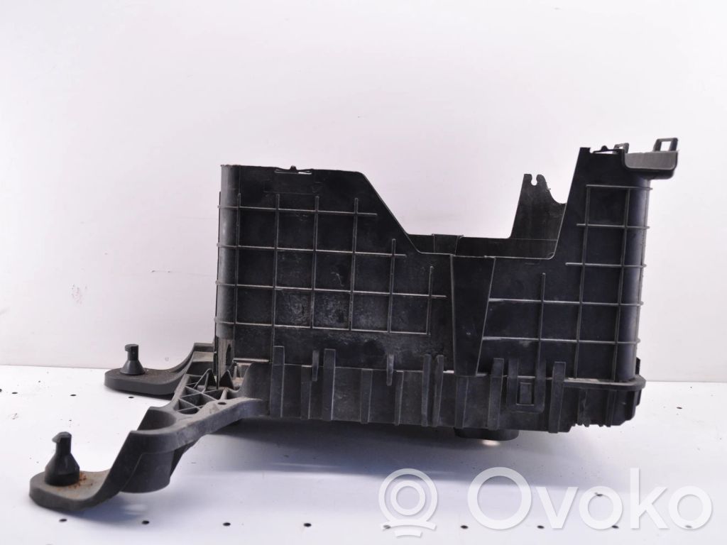 Volkswagen Golf VI Podstawa / Obudowa akumulatora 