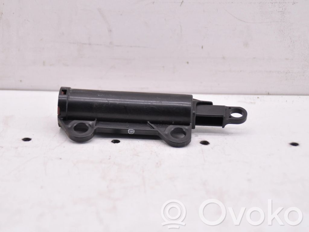 Toyota Yaris Kita salono detalė 