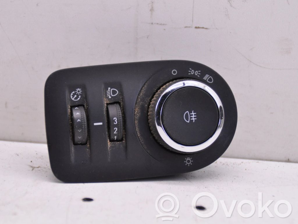 Light switch   13294818