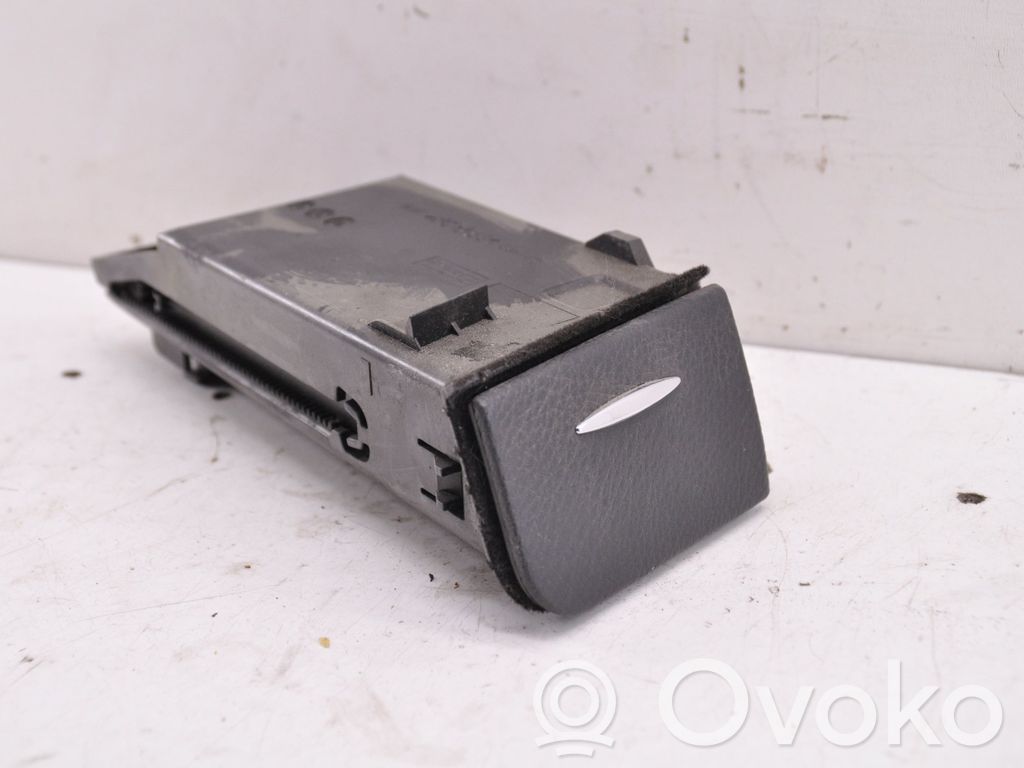 Mercedes-Benz E W211 Compartimiento/consola central del panel 