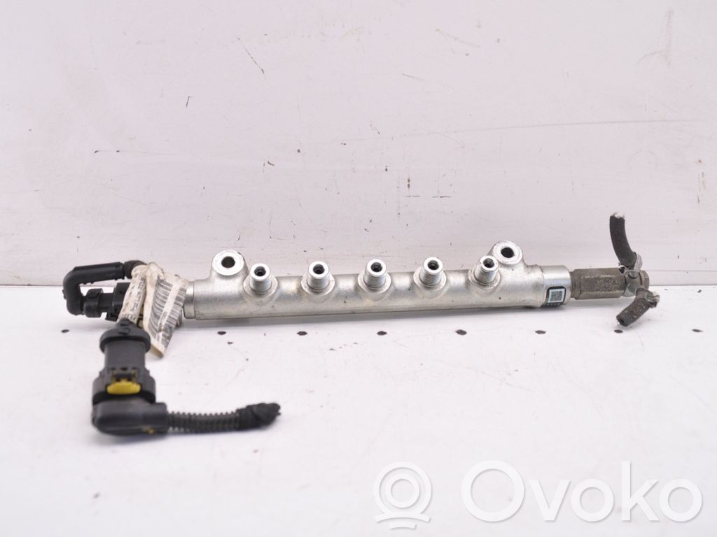 Opel Astra J Tubo principal de alimentación del combustible 