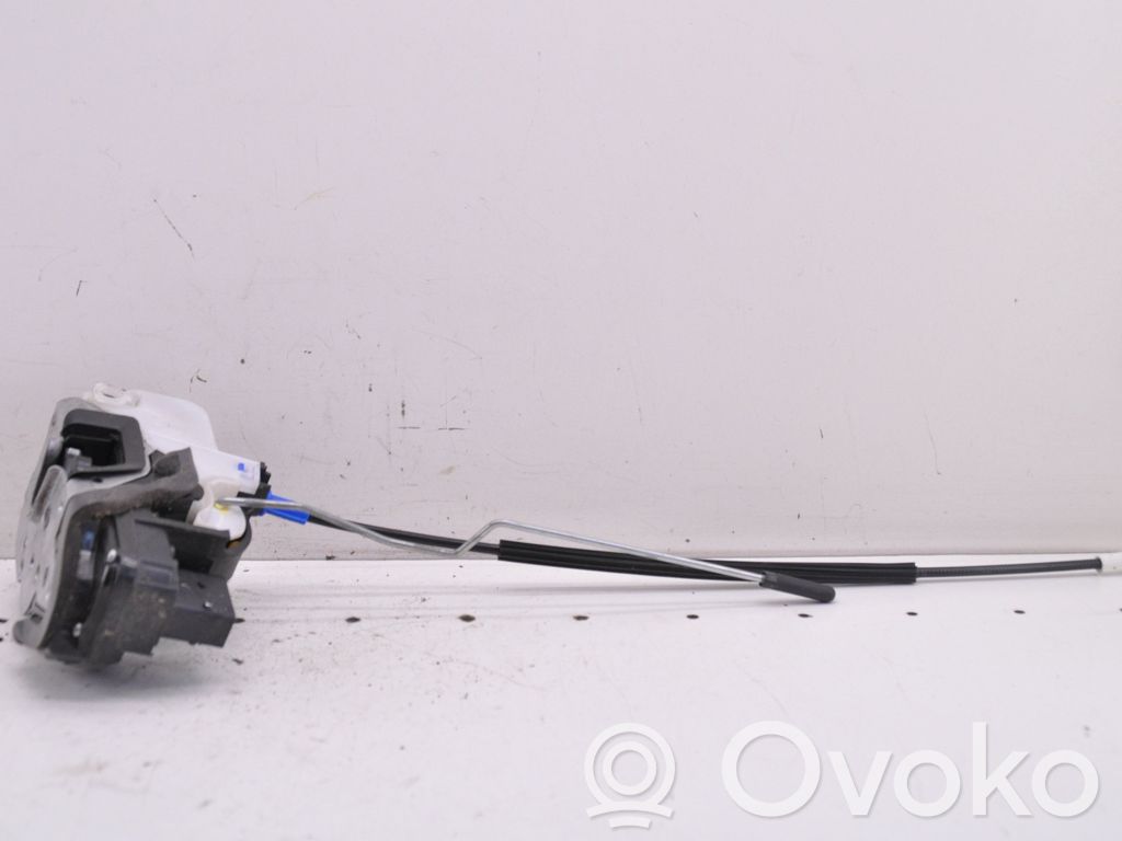 Opel Astra J Priekšpusē slēdzene 