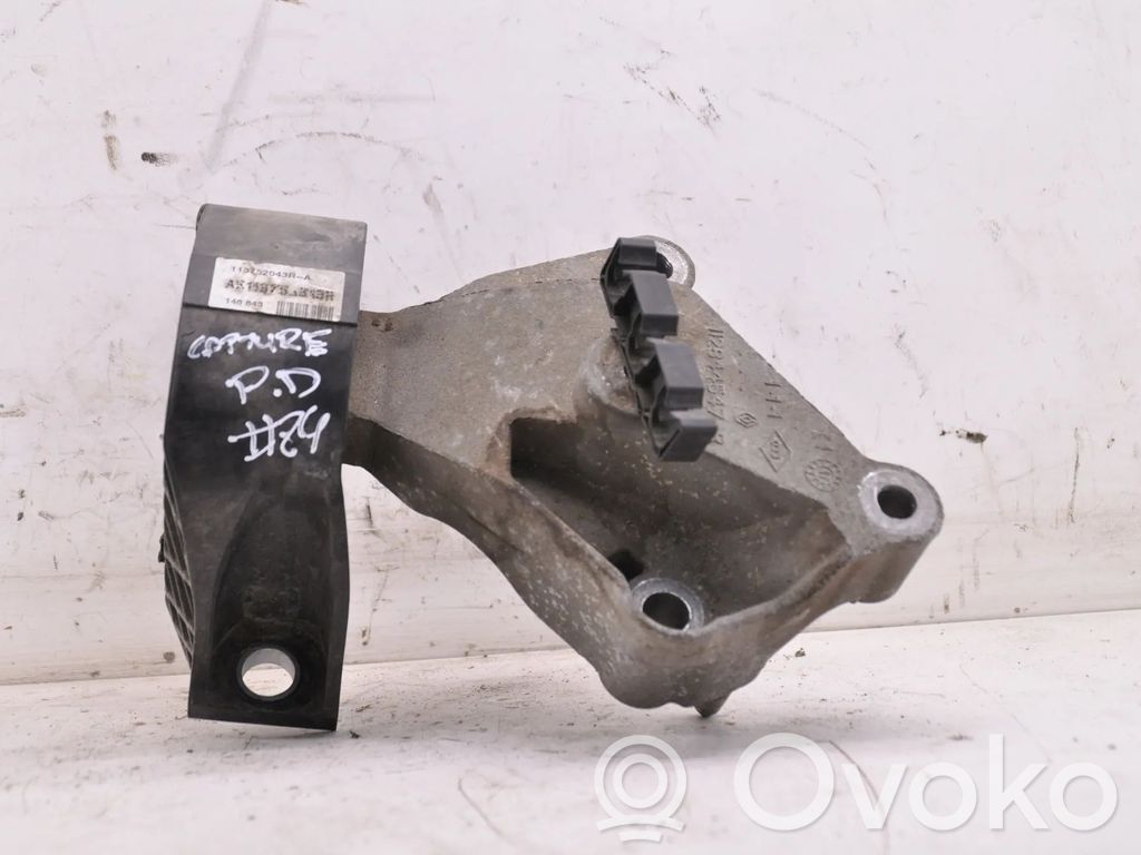 Renault Captur Engine mount bracket 