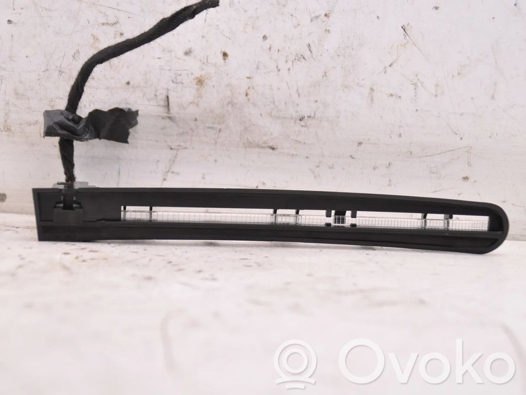 Renault Captur Third/center stoplight 