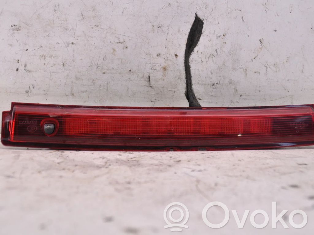 Renault Captur Third/center stoplight 