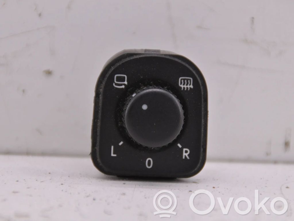 Volkswagen PASSAT B6 Wing mirror switch 