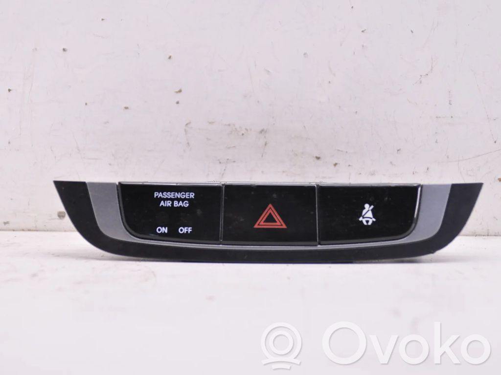 Hyundai ix35 Botón interruptor de luz de peligro 