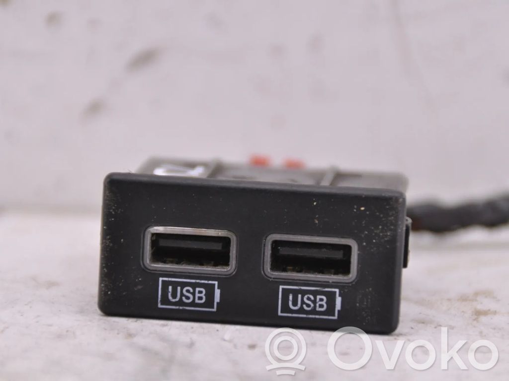 Chrysler Town & Country V Enchufe conector entrada auxiliar 