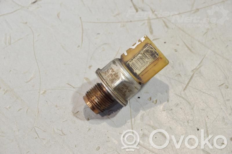 Volkswagen Transporter - Caravelle T5 Sensor de presión de combustible 