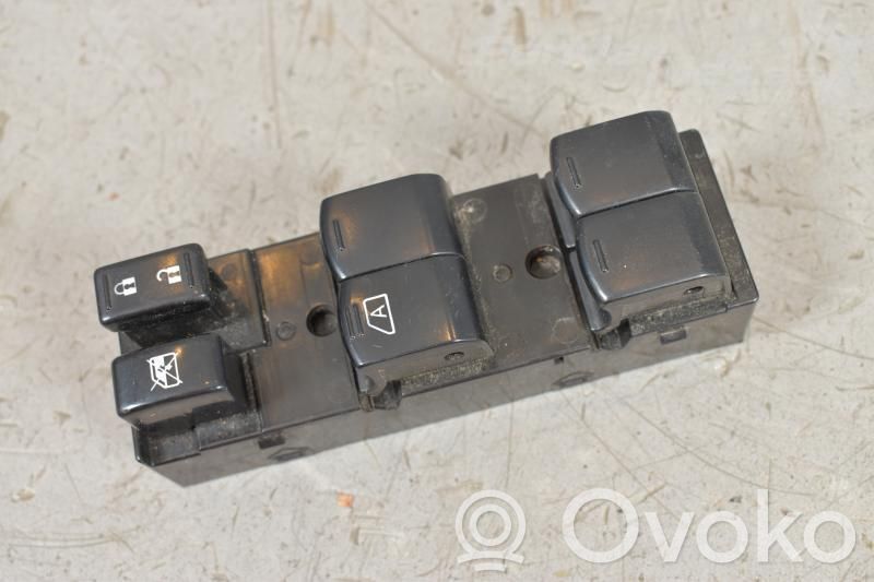 Subaru XV I Electric window control switch 