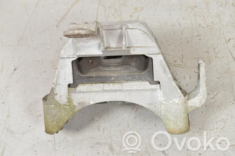 Opel Astra J Engine mounting bracket 