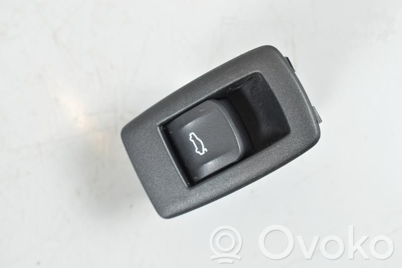 BMW 5 G30 G31 G38 Tailgate/boot open switch button 